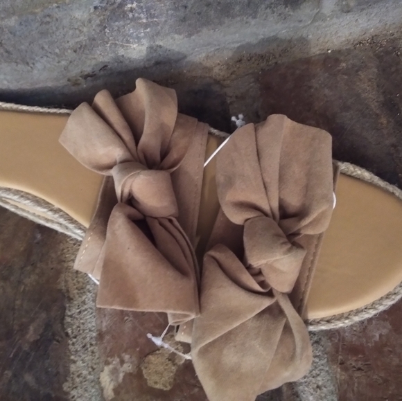 B flats - Picture 2 of 3